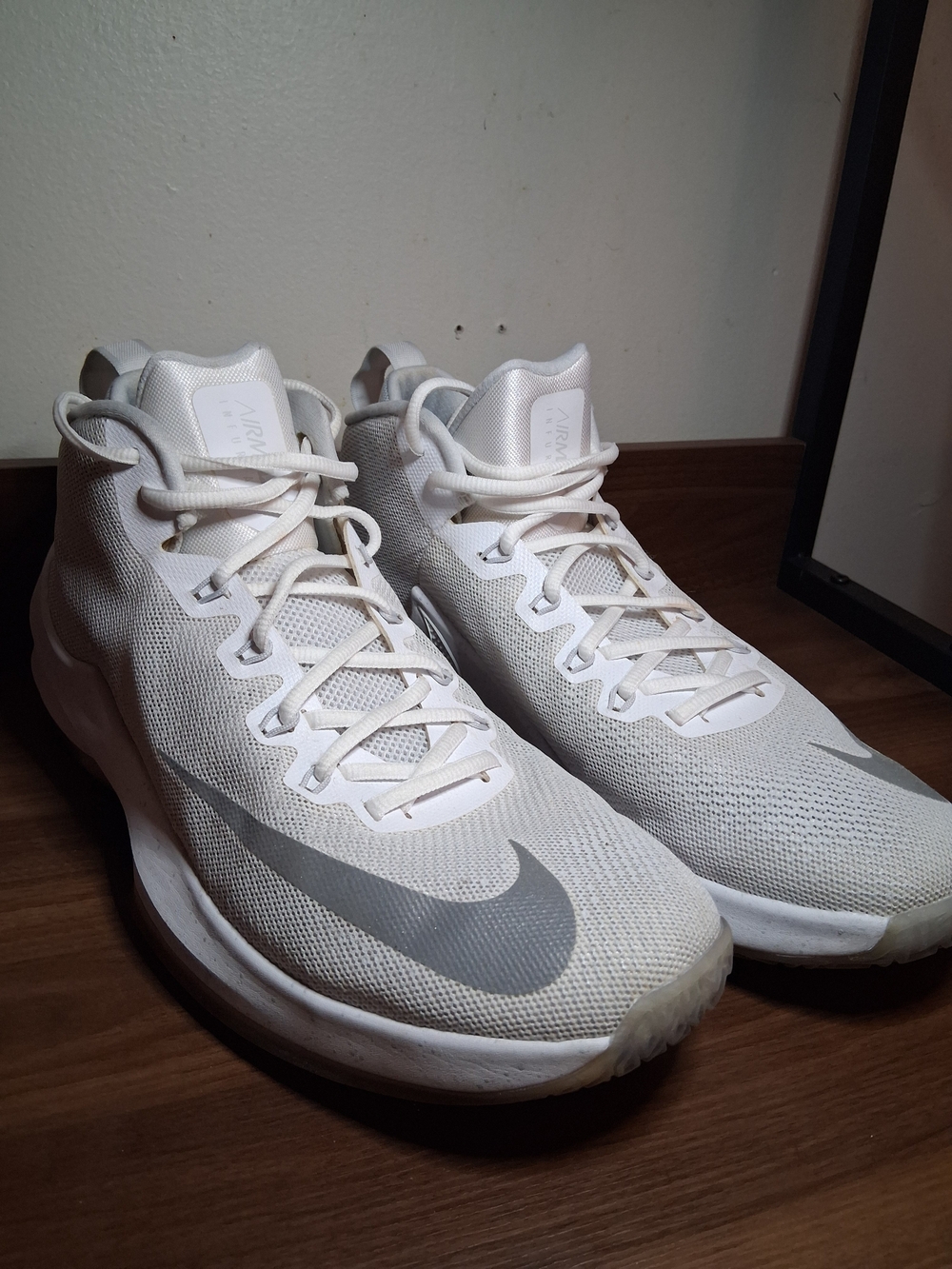Nike Men's Air Max Infuriate Mid Premium